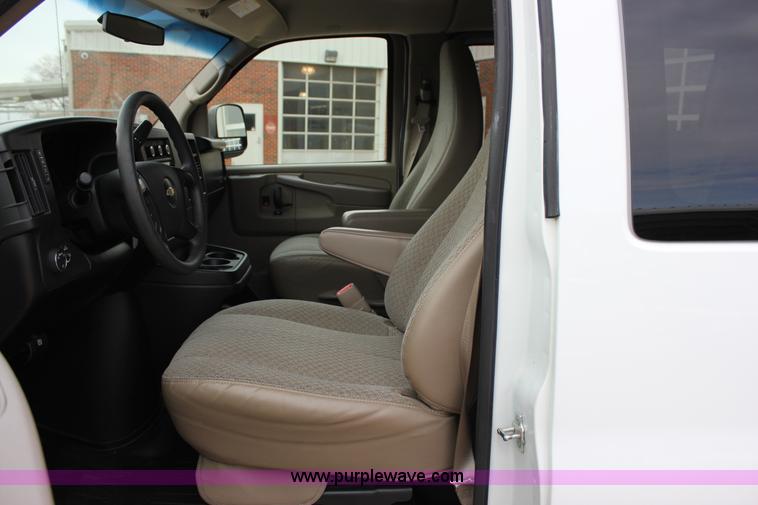 image for item J2315 2010 Chevrolet Express 3500 LS Extended van