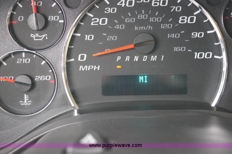image for item J2315 2010 Chevrolet Express 3500 LS Extended van