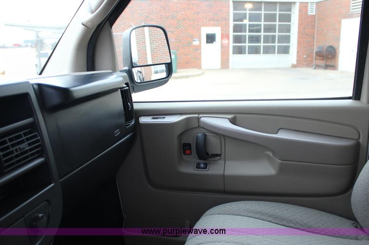 image for item J2315 2010 Chevrolet Express 3500 LS Extended van
