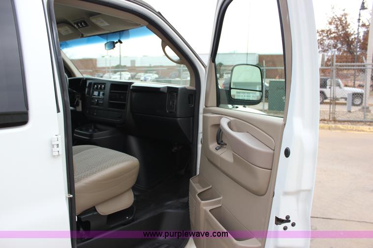 image for item J2315 2010 Chevrolet Express 3500 LS Extended van