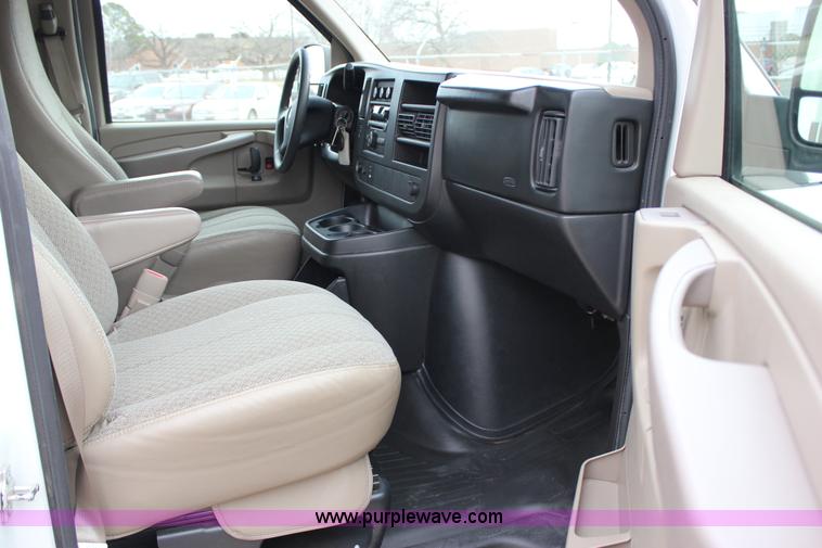 image for item J2315 2010 Chevrolet Express 3500 LS Extended van