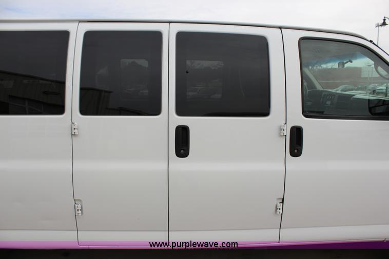 image for item J2315 2010 Chevrolet Express 3500 LS Extended van
