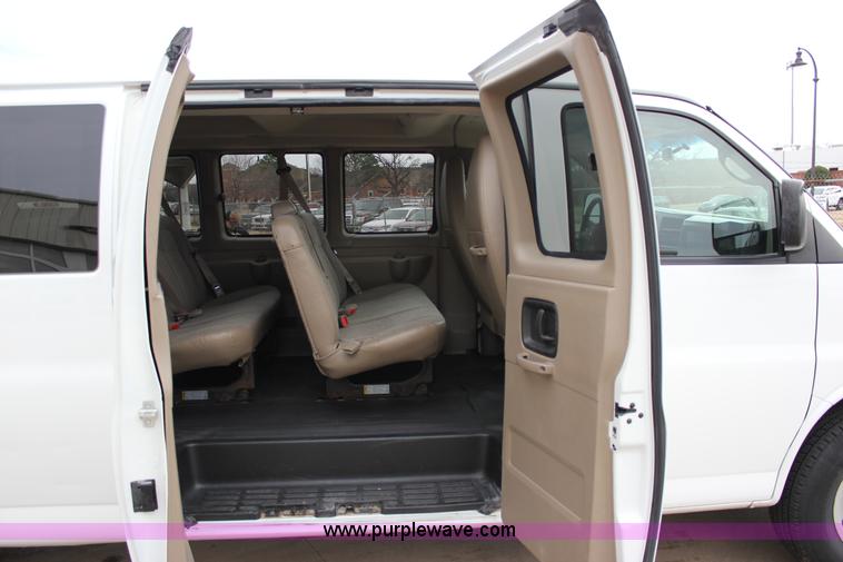 image for item J2315 2010 Chevrolet Express 3500 LS Extended van