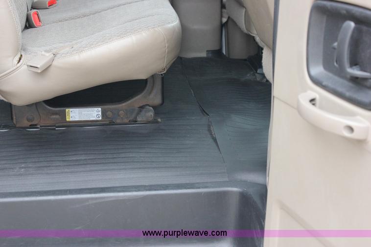 image for item J2315 2010 Chevrolet Express 3500 LS Extended van