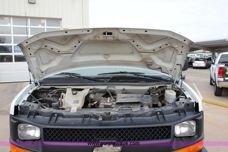 image for item J2315 2010 Chevrolet Express 3500 LS Extended van