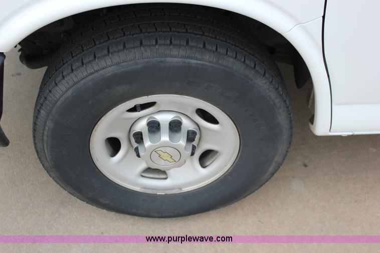 image for item J2315 2010 Chevrolet Express 3500 LS Extended van