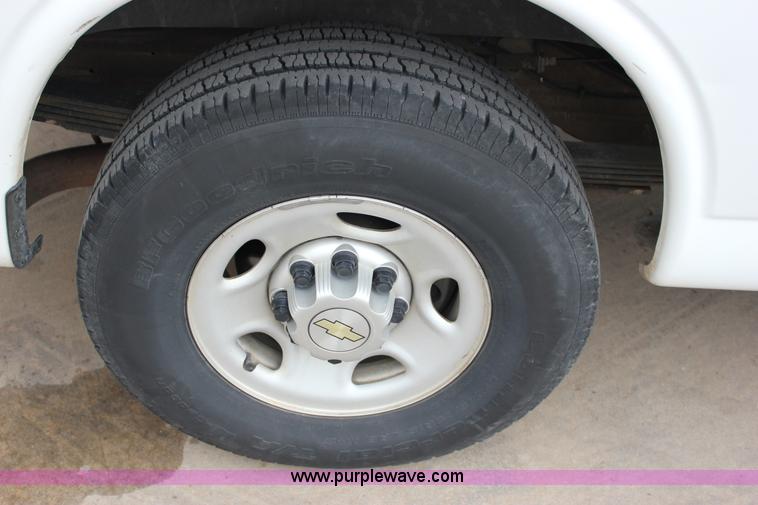 image for item J2315 2010 Chevrolet Express 3500 LS Extended van