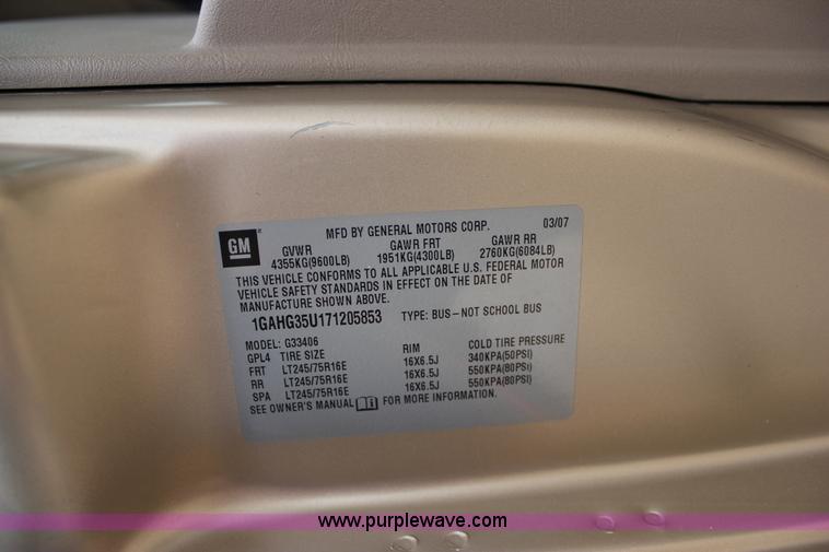 image for item J2316 2007 Chevrolet Express 3500 van