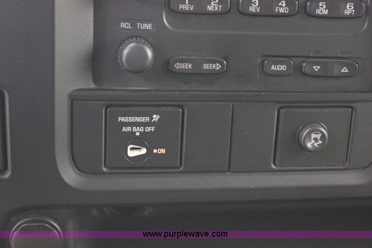 image for item J2316 2007 Chevrolet Express 3500 van