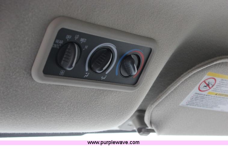 image for item J2316 2007 Chevrolet Express 3500 van