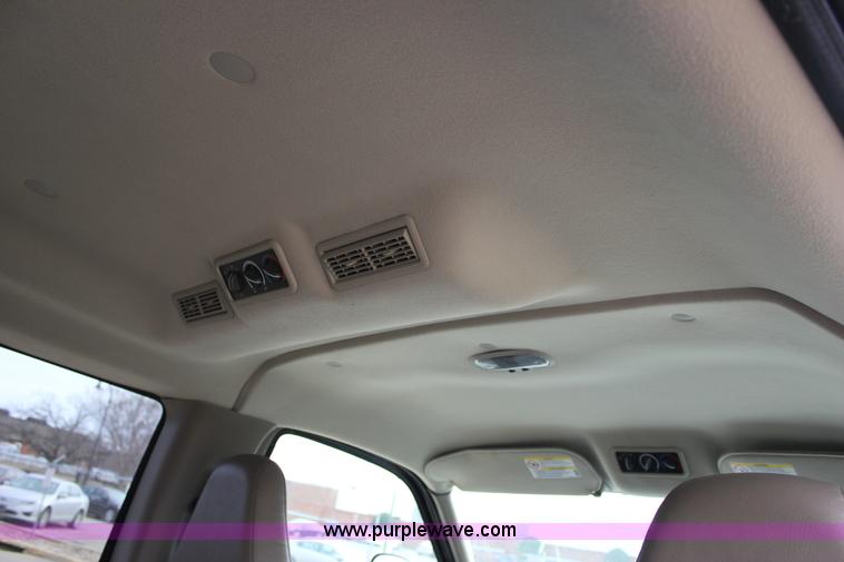 image for item J2316 2007 Chevrolet Express 3500 van