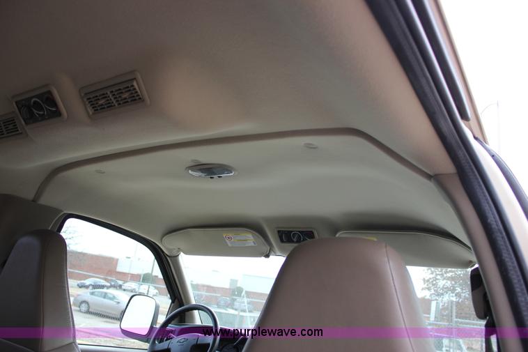 image for item J2316 2007 Chevrolet Express 3500 van