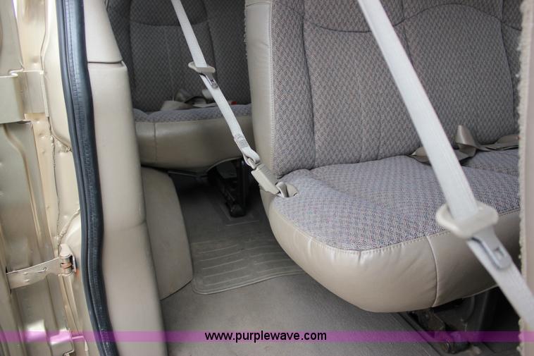 image for item J2316 2007 Chevrolet Express 3500 van