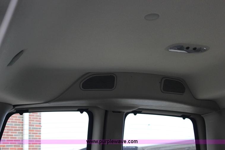 image for item J2316 2007 Chevrolet Express 3500 van