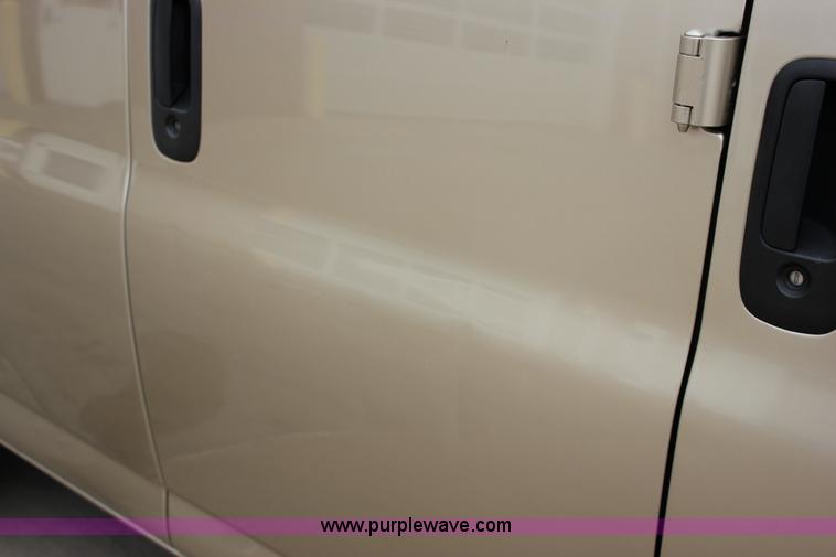 image for item J2316 2007 Chevrolet Express 3500 van