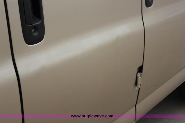 image for item J2316 2007 Chevrolet Express 3500 van