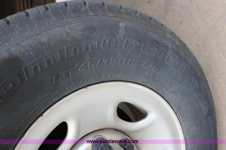 image for item J2316 2007 Chevrolet Express 3500 van