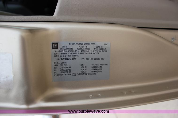 image for item J2317 2007 Chevrolet Express 3500 van