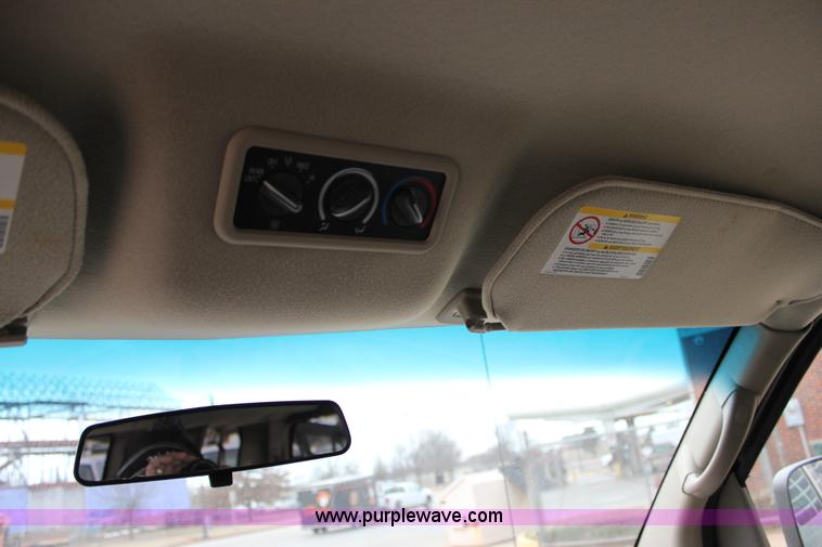 image for item J2317 2007 Chevrolet Express 3500 van