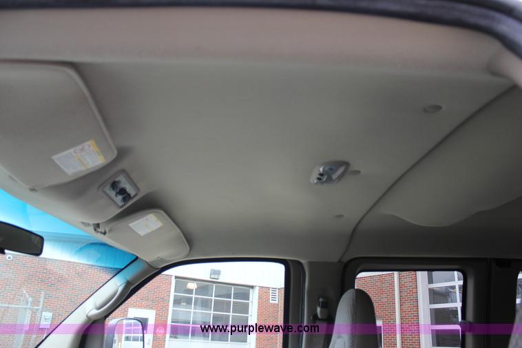 image for item J2317 2007 Chevrolet Express 3500 van