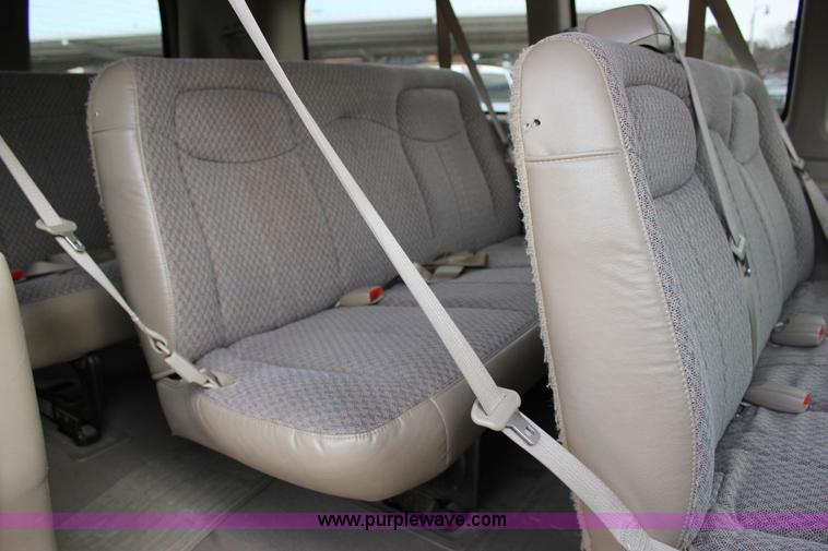 image for item J2317 2007 Chevrolet Express 3500 van