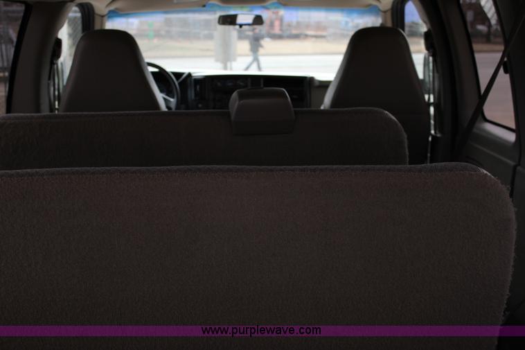 image for item J2317 2007 Chevrolet Express 3500 van