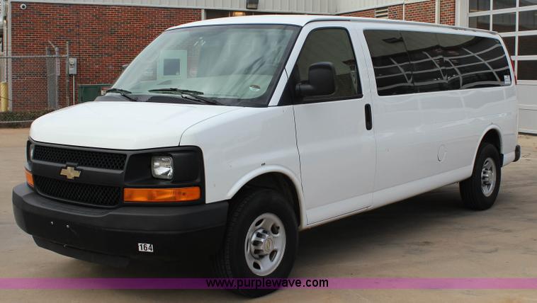 image for item J2318 2010 Chevrolet Express 3500 Extended van