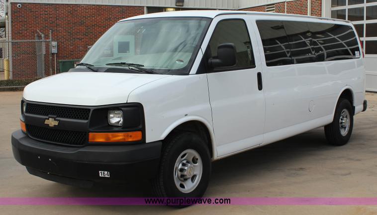 image for item J2318 2010 Chevrolet Express 3500 Extended van
