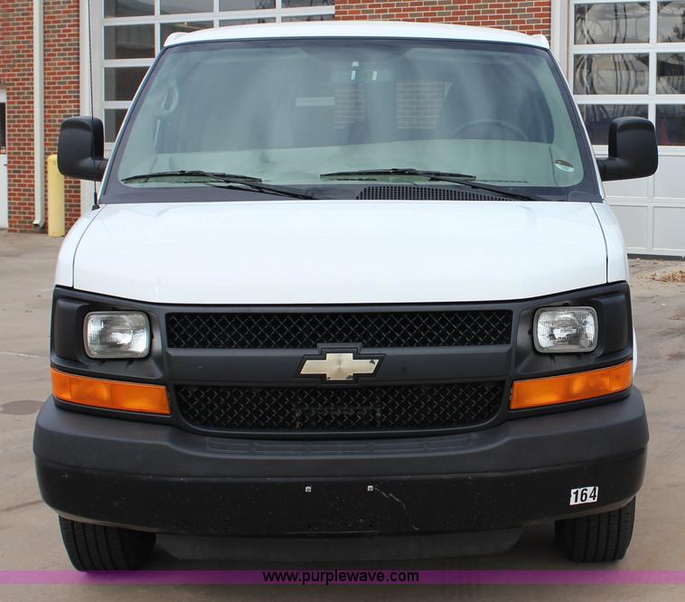 image for item J2318 2010 Chevrolet Express 3500 Extended van