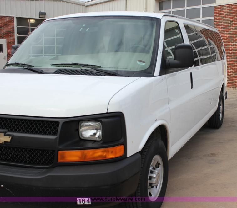 image for item J2318 2010 Chevrolet Express 3500 Extended van