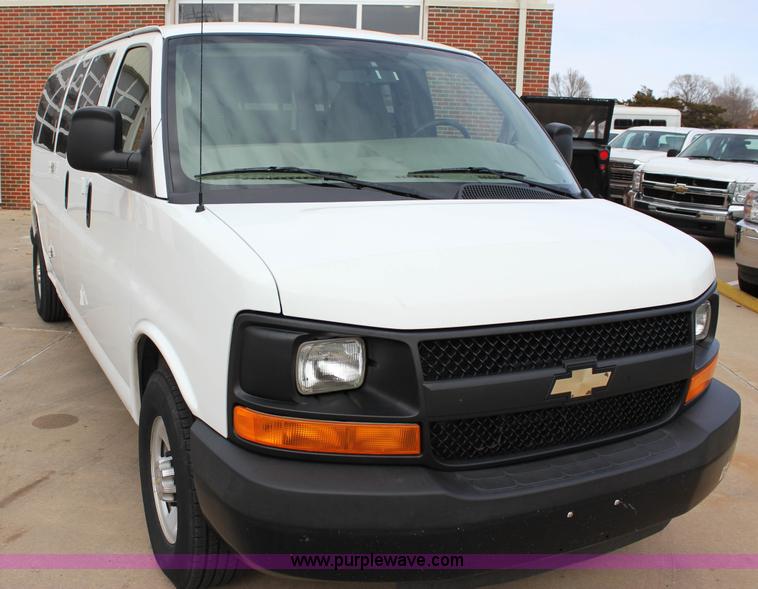 image for item J2318 2010 Chevrolet Express 3500 Extended van