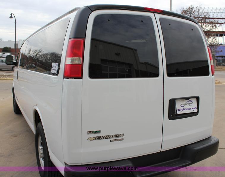 image for item J2318 2010 Chevrolet Express 3500 Extended van