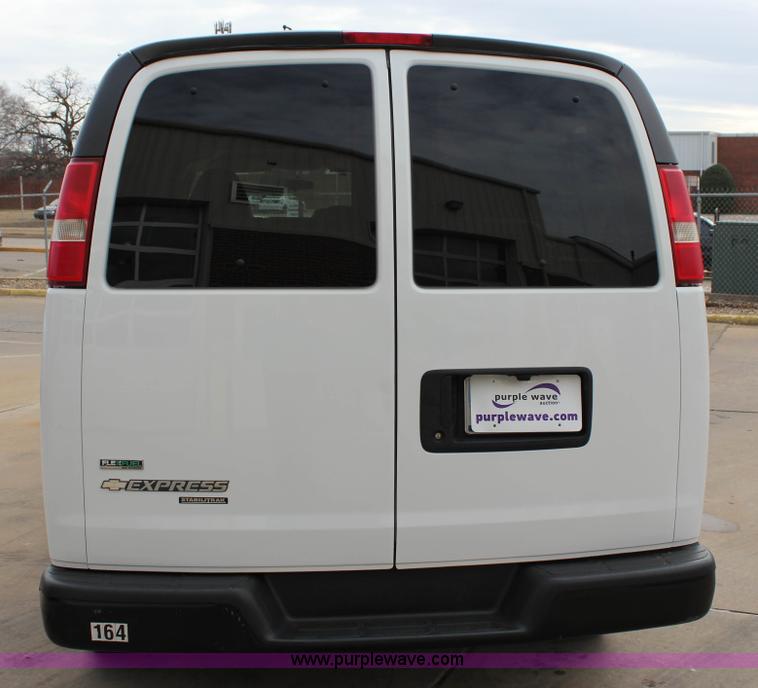 image for item J2318 2010 Chevrolet Express 3500 Extended van