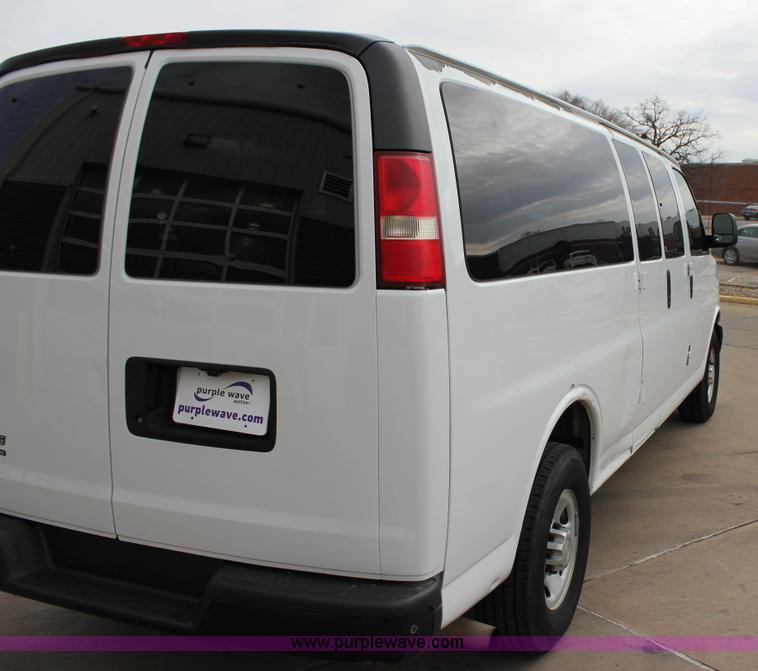 image for item J2318 2010 Chevrolet Express 3500 Extended van