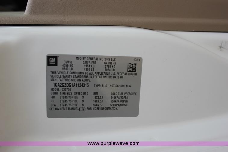 image for item J2318 2010 Chevrolet Express 3500 Extended van