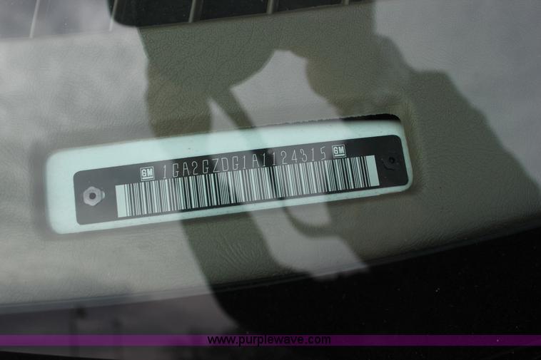 image for item J2318 2010 Chevrolet Express 3500 Extended van