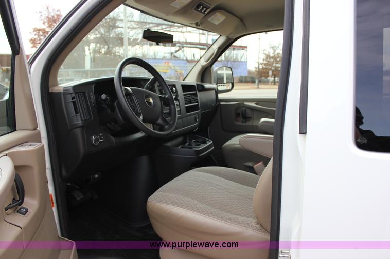 image for item J2318 2010 Chevrolet Express 3500 Extended van