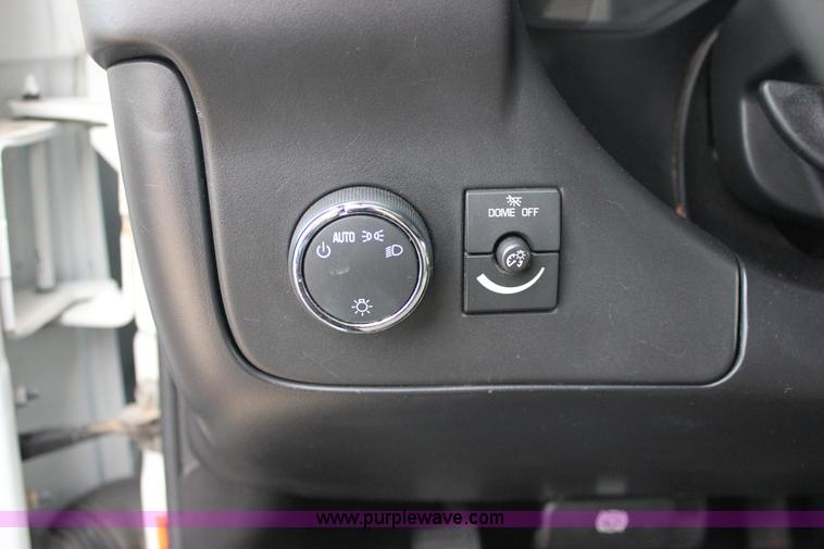 image for item J2318 2010 Chevrolet Express 3500 Extended van