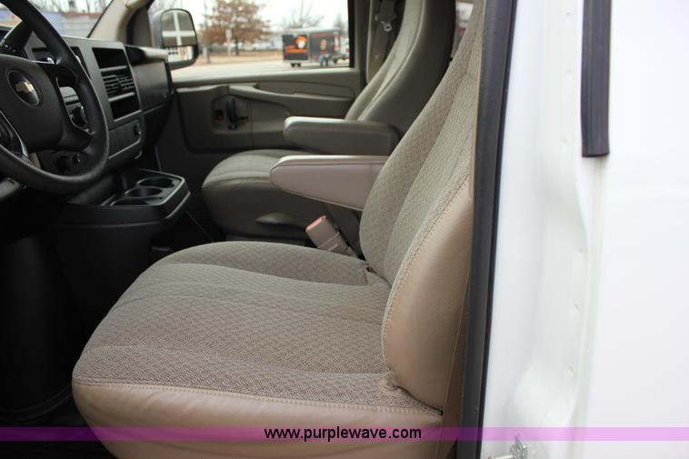 image for item J2318 2010 Chevrolet Express 3500 Extended van