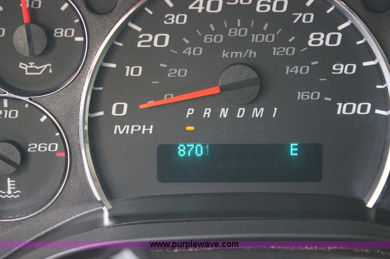 image for item J2318 2010 Chevrolet Express 3500 Extended van