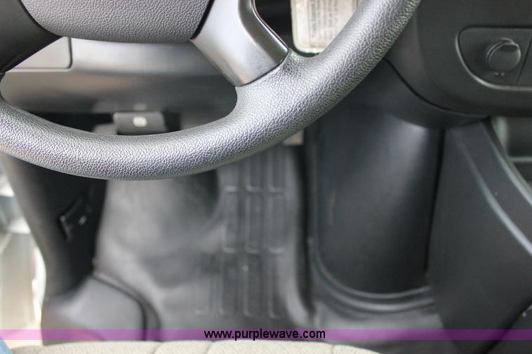 image for item J2318 2010 Chevrolet Express 3500 Extended van