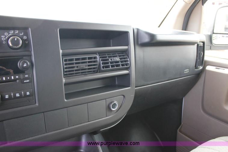 image for item J2318 2010 Chevrolet Express 3500 Extended van