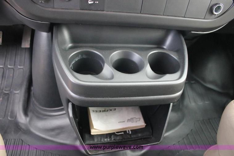 image for item J2318 2010 Chevrolet Express 3500 Extended van