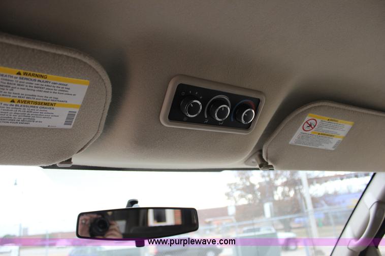 image for item J2318 2010 Chevrolet Express 3500 Extended van