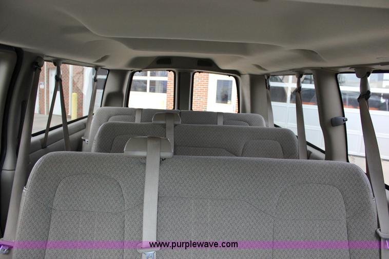 image for item J2318 2010 Chevrolet Express 3500 Extended van
