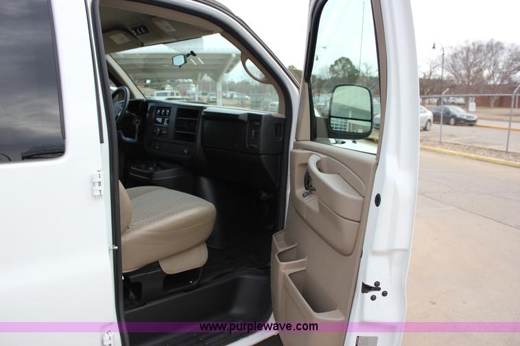 image for item J2318 2010 Chevrolet Express 3500 Extended van