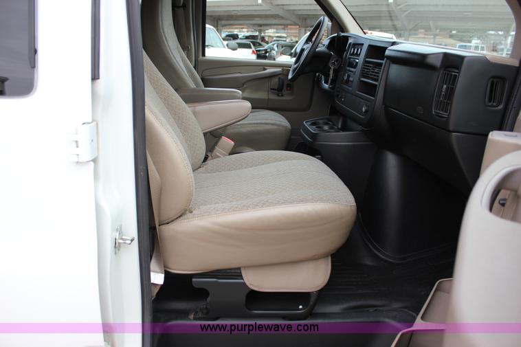 image for item J2318 2010 Chevrolet Express 3500 Extended van