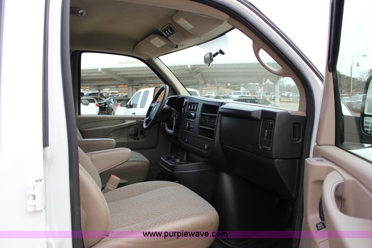 image for item J2318 2010 Chevrolet Express 3500 Extended van