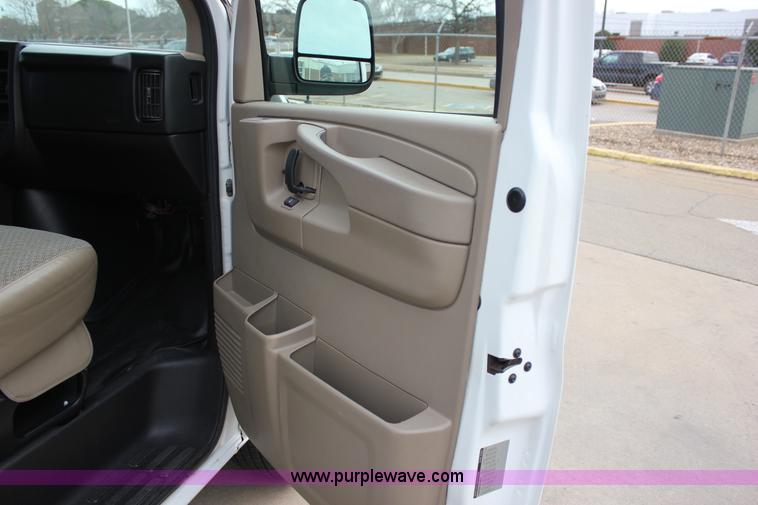 image for item J2318 2010 Chevrolet Express 3500 Extended van