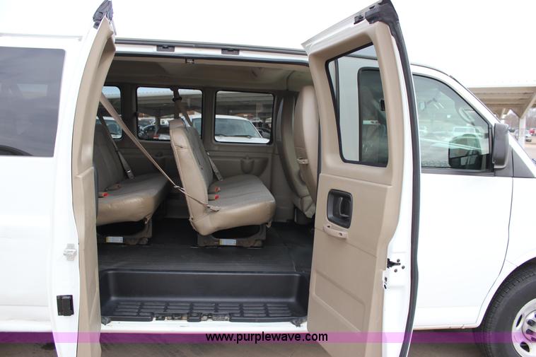 image for item J2318 2010 Chevrolet Express 3500 Extended van
